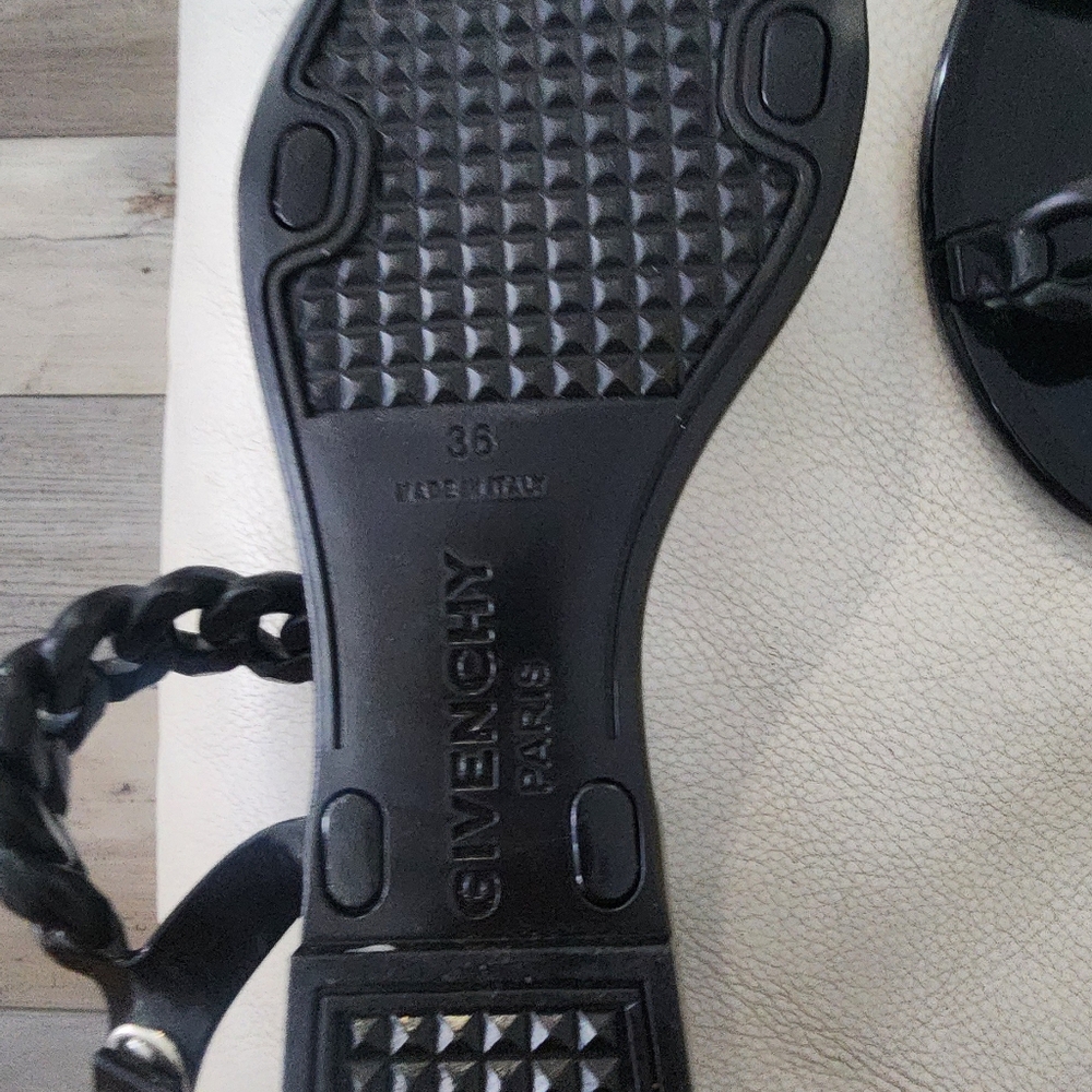 Sandals - Picture 2 of 3